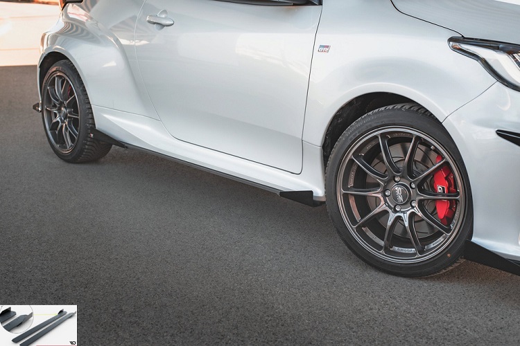 COPPIA SOTTOMINIGONNE + FLAPS STREET PRO MAXTON DESIGN PER TOYOTA YARIS GR MK4 PRE-RESTYLING (NERE)